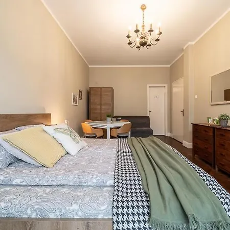 Lejlighed 3 Bdr - Center Artistic - 115 M2 *