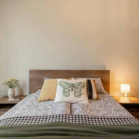 3 Bdr - Center Artistic - 115 M2 *