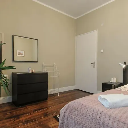 3 Bdr - Center Artistic - 115 M2 *