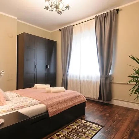 3 Bdr - Center Artistic - 115 M2 Apartmán Sofie