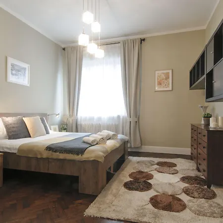 3 Bdr - Center Artistic - 115 M2 *