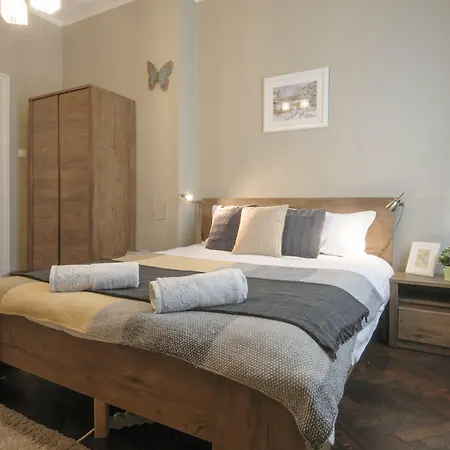 3 Bdr - Center Artistic - 115 M2 Appartamento *