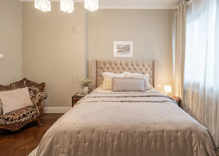 3 Bdr - Center Artistic - 115 M2 *