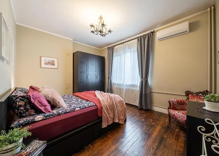 3 Bdr - Center Artistic - 115 M2 *