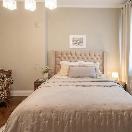 3 Bdr - Center Artistic - 115 M2 *