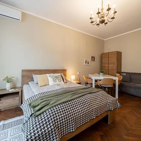 3 Bdr - Center Artistic - 115 M2 Lejlighed *